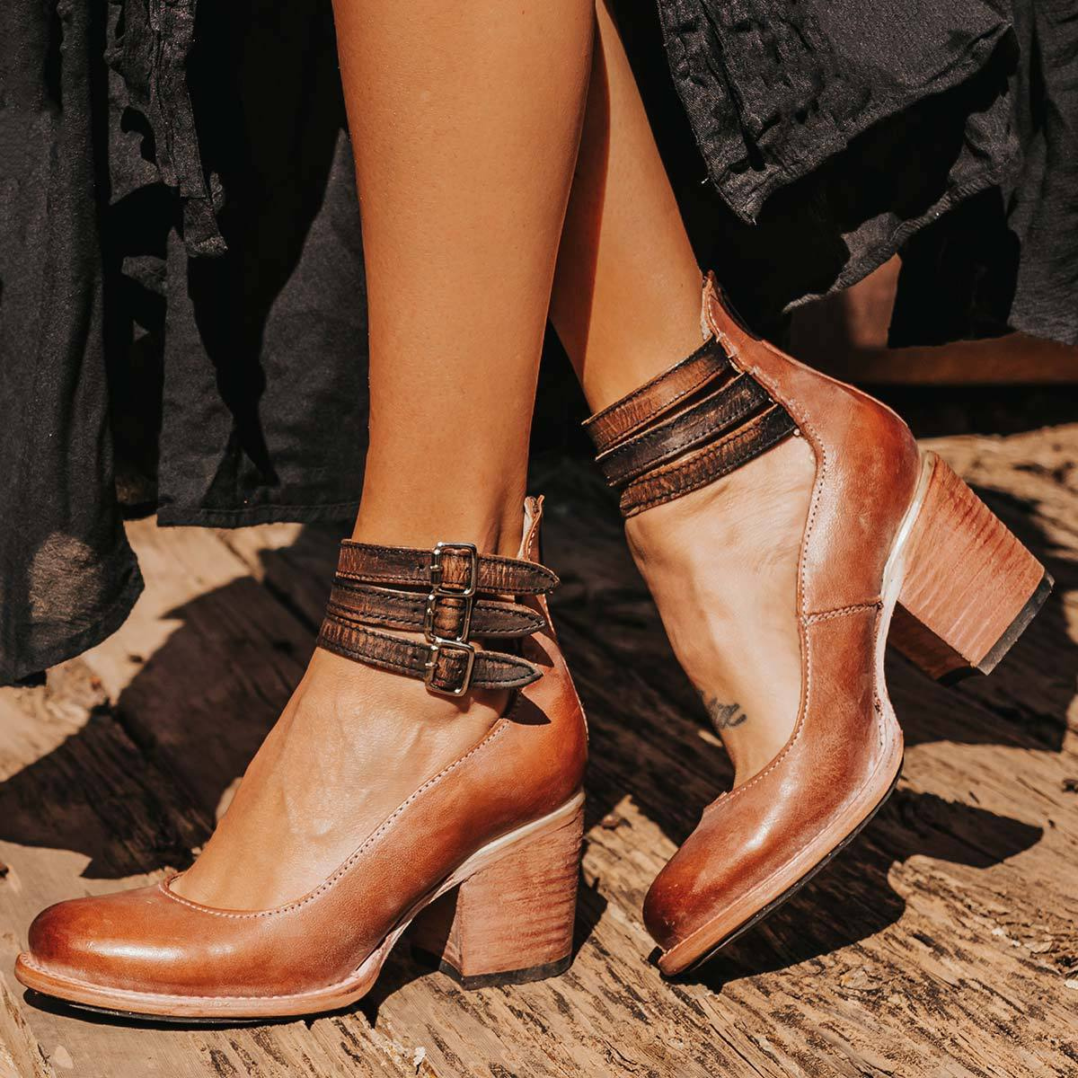 Scarpe da donna retrò con cinturino alla caviglia – tacco a blocco e punta tonda