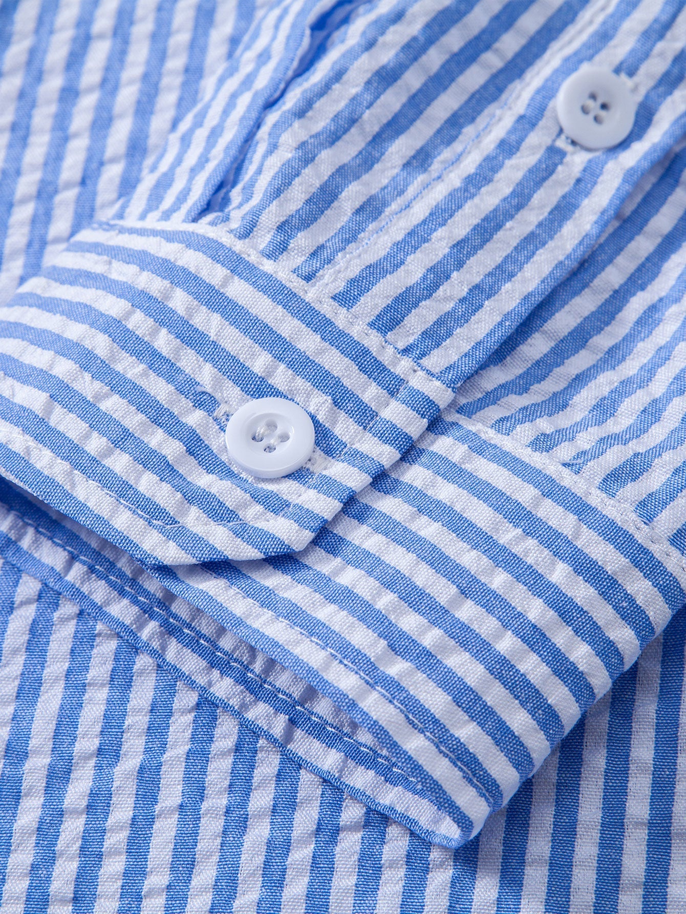 Chemise Rayée Seersucker avec Col Haut et Pantalons en Lin à Jambe Droite