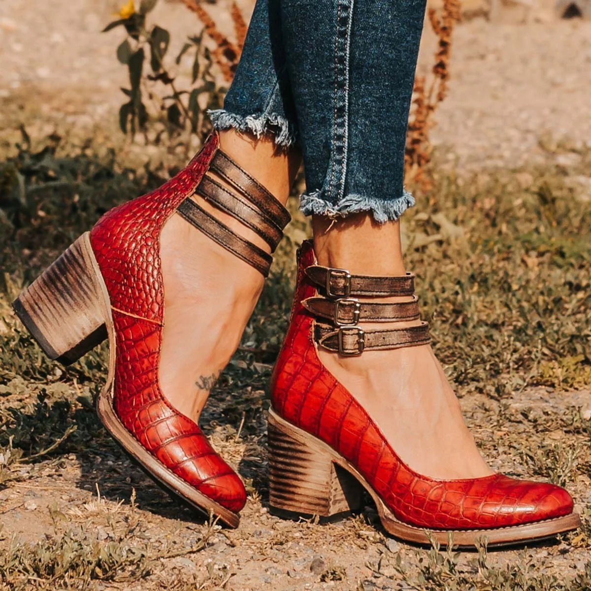 Scarpe da donna retrò con cinturino alla caviglia – tacco a blocco e punta tonda